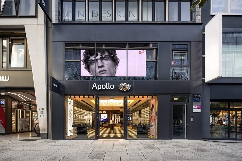 Fassade des Apollo Flagshipstores auf der Zeil in Frankfurt.