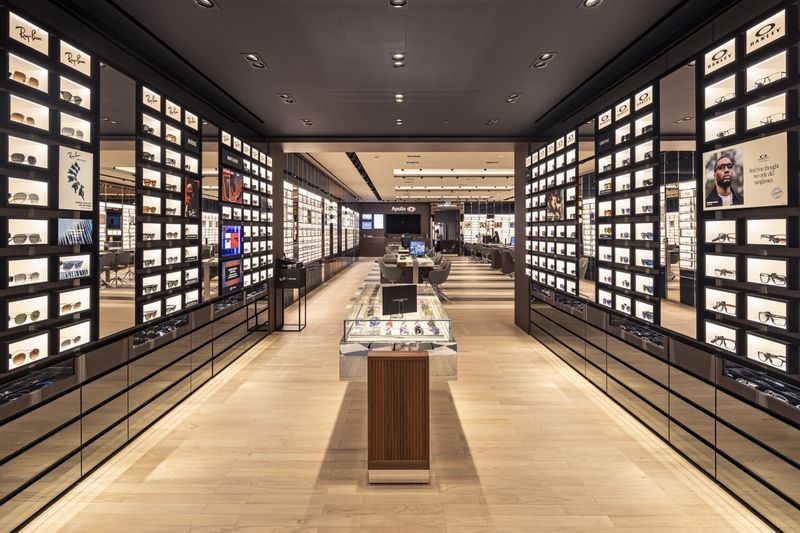 Ray-Ban und Oakley Markenwelt im Flagshipstore Frankfurt.